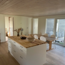 køkkenmontage med trægulv