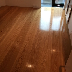 Trægulv i villa efter afslibning
