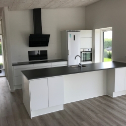 Installation af nyt køkken i villa