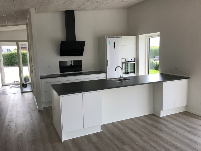 Installation af nyt køkken i villa